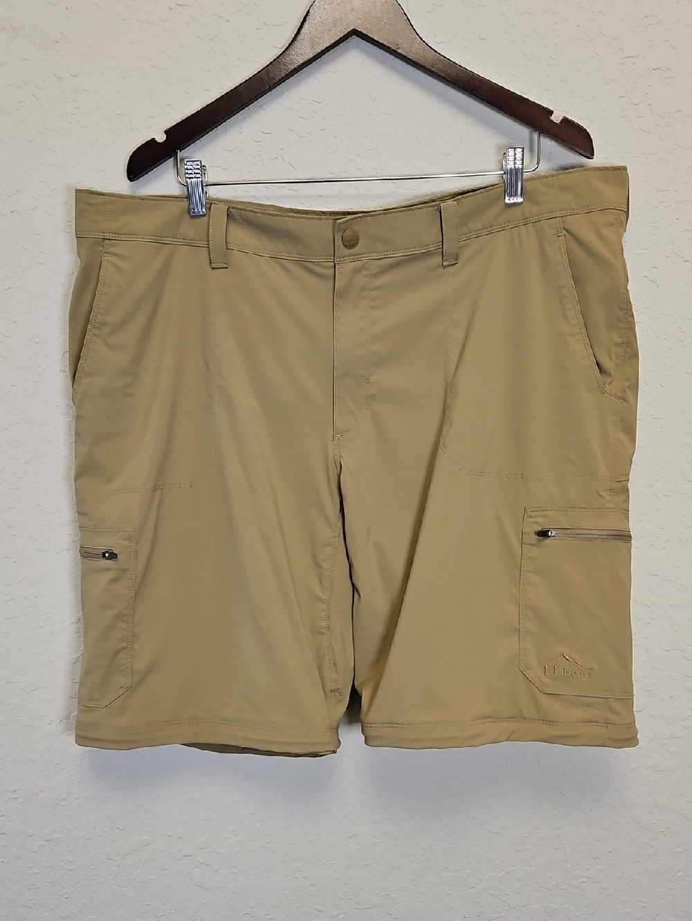 L.L.Bean Mens Khaki Shorts Size 42